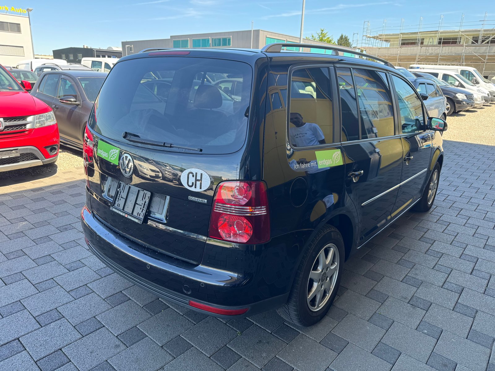VW Touran 2.0 EcoFuel Highline, Second hand / Used, Manual - 5