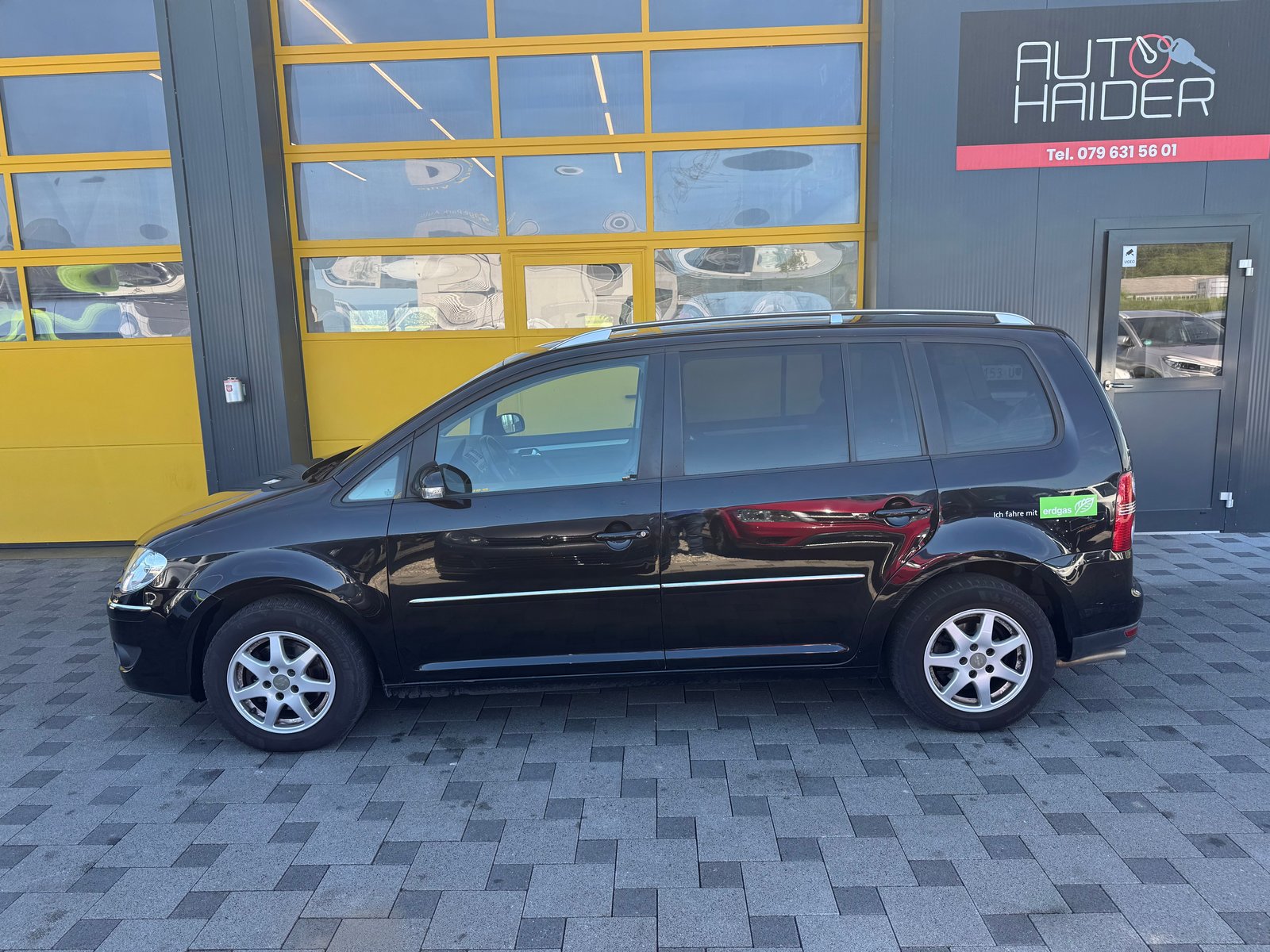 VW Touran 2.0 EcoFuel Highline, Second hand / Used, Manual - 7