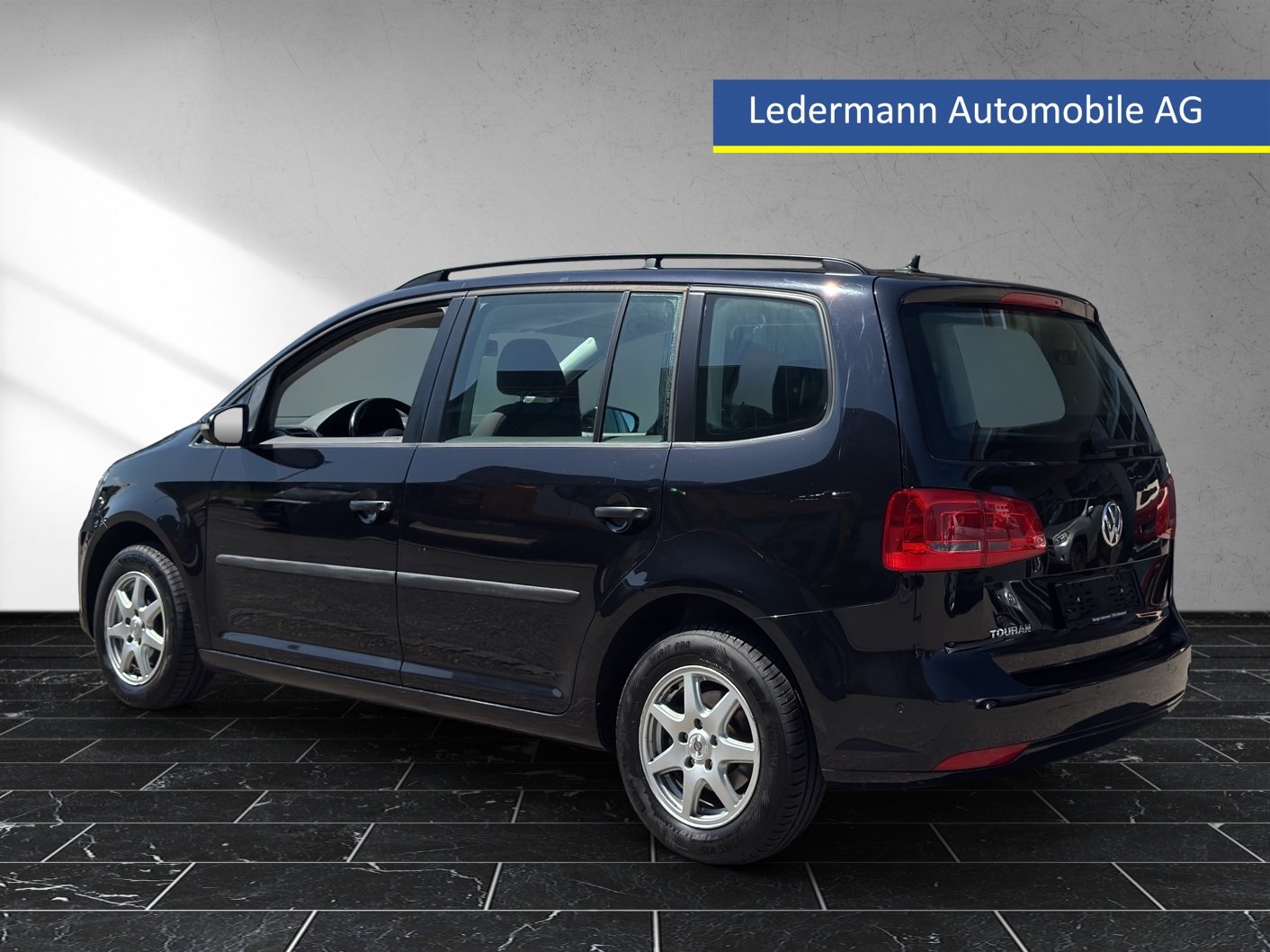 VW Touran 1.2 TSI BlueMotion Technology Trendline, Petrol, Second hand / Used, Manual - 3