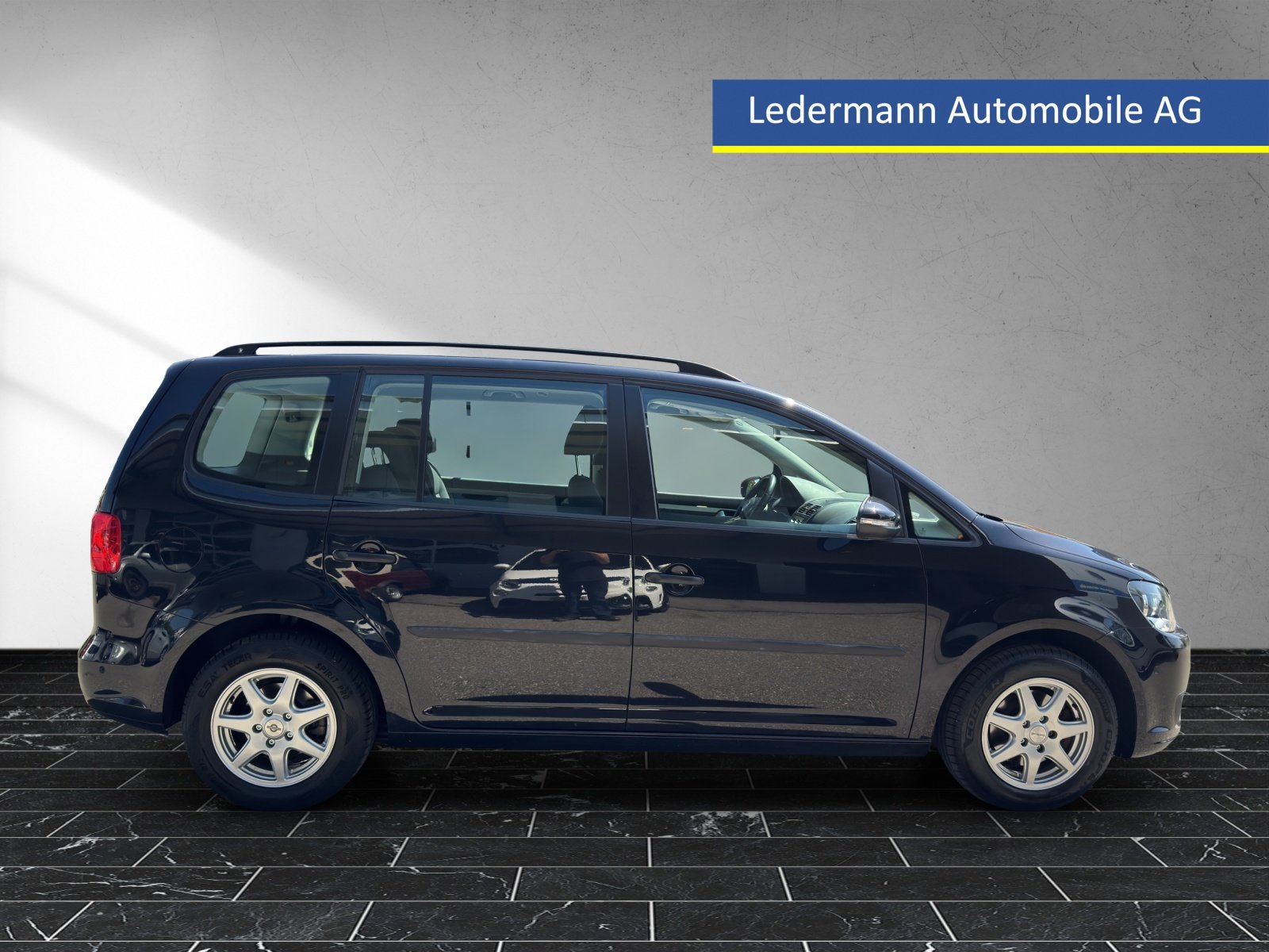 VW Touran 1.2 TSI BlueMotion Technology Trendline, Petrol, Second hand / Used, Manual - 6