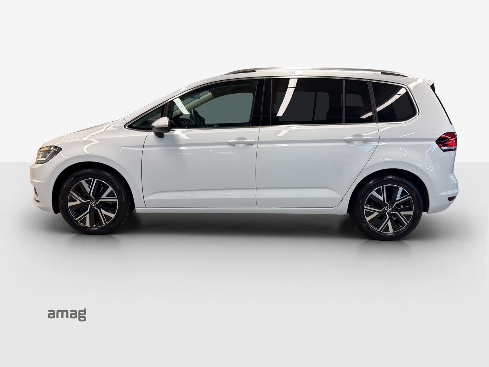VW Touran Highline, Petrol, Second hand / Used, Automatic - 2