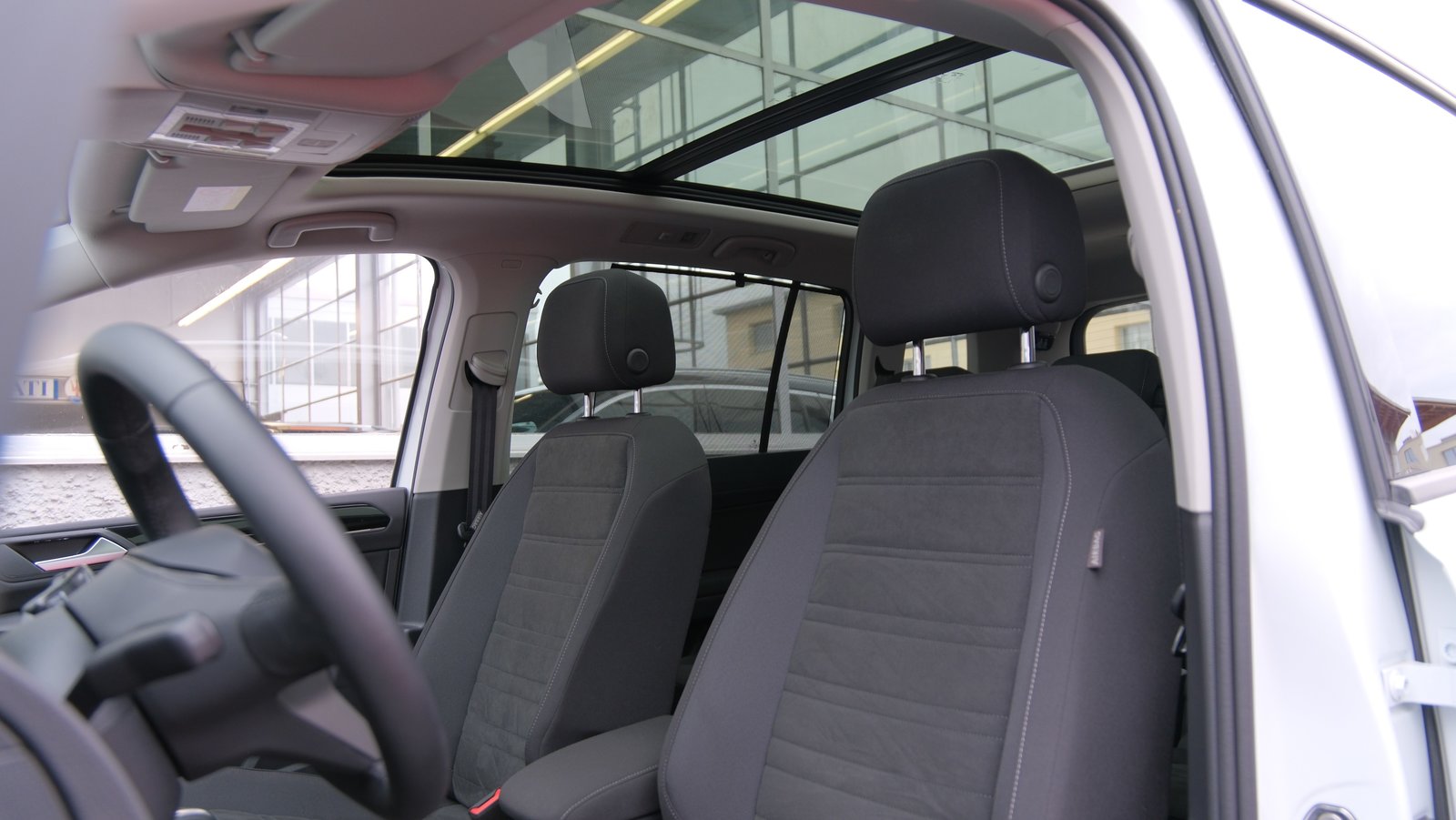 VW Touran 1.5 TSI EVO Comfortline United R Line DSG, Petrol, Second hand / Used, Automatic - 4
