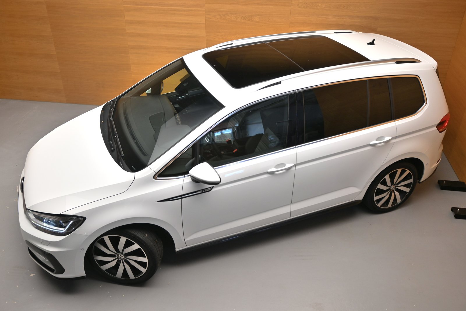 VW Touran 1.5 TSI R-Line Highline DSG *7-Plätzer*, Benzin, Occasion / Gebraucht, Automatik - 2