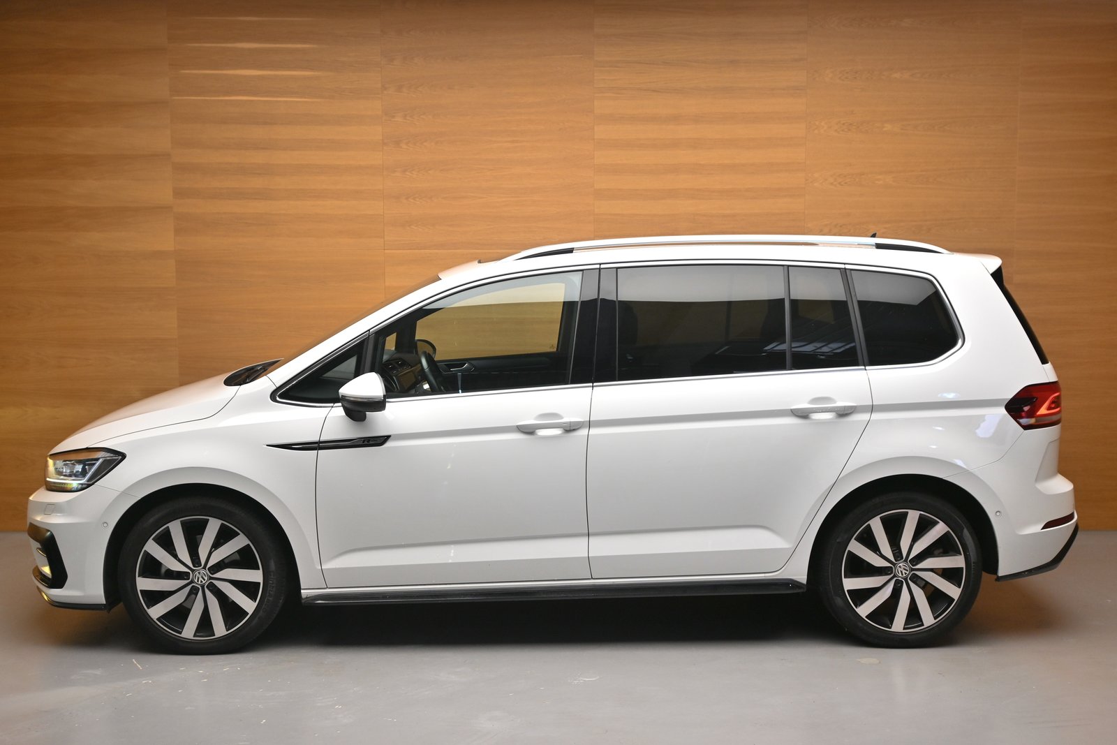 VW Touran 1.5 TSI R-Line Highline DSG *7-Plätzer*, Benzin, Occasion / Gebraucht, Automatik - 4