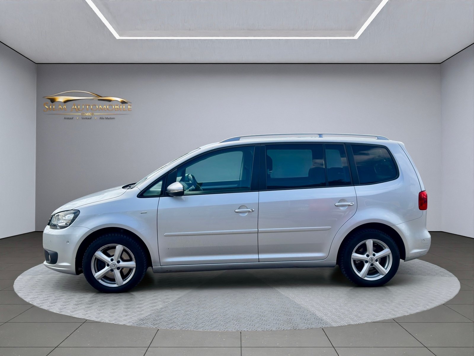 VW Touran 2.0 TDI R-Line DSG 7 Plätze, Diesel, Occasion / Gebraucht, Automatik - 7