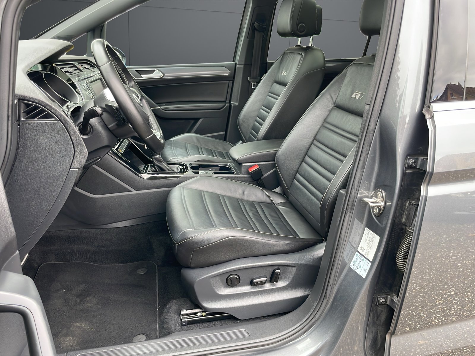 VW Touran 2.0 TDI BlueMotion R-Line Technology Highline DSG, Diesel, Occasion / Gebraucht, Automatik - 6