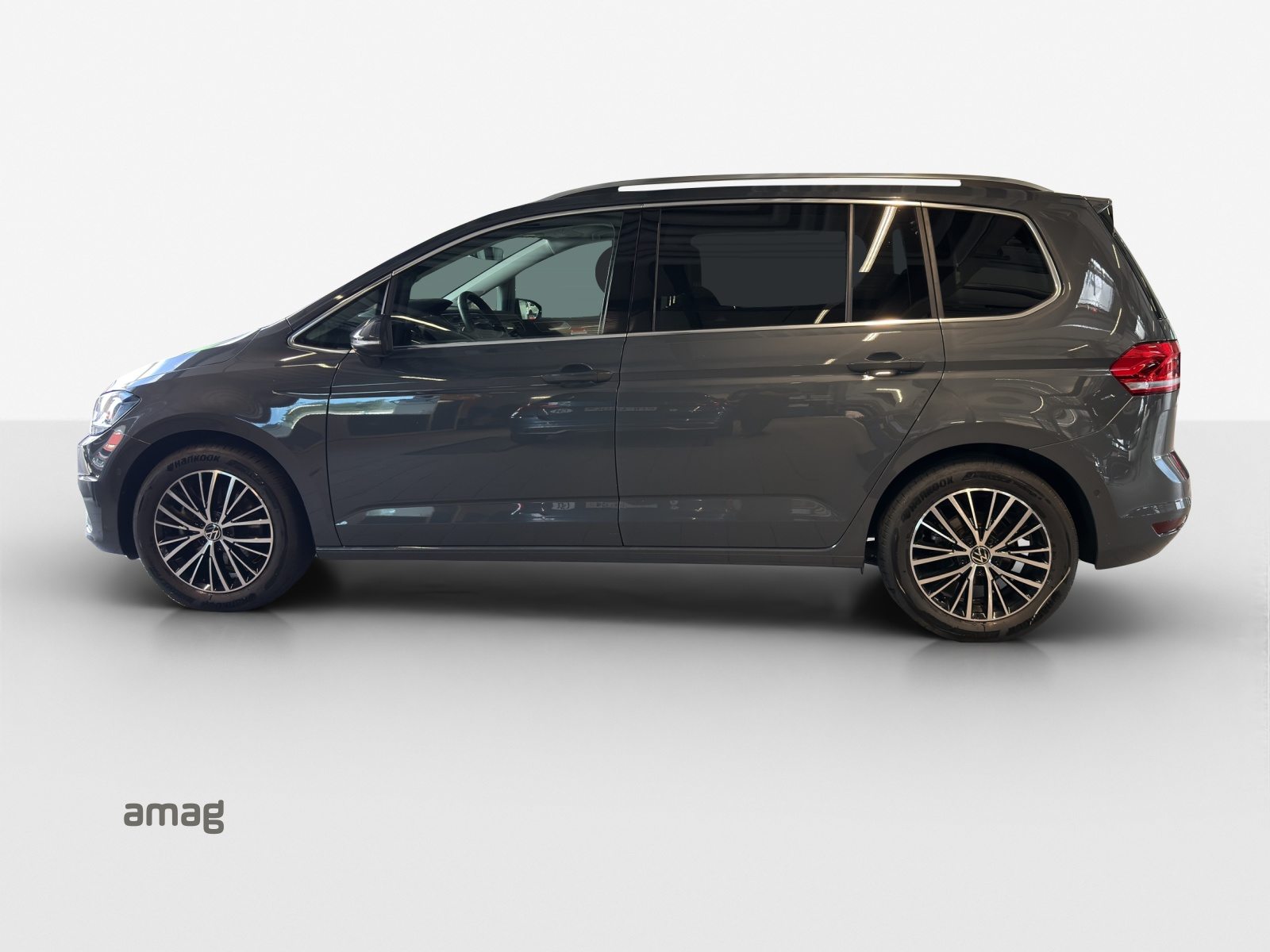 VW Touran Highline, Petrol, Second hand / Used, Automatic - 2
