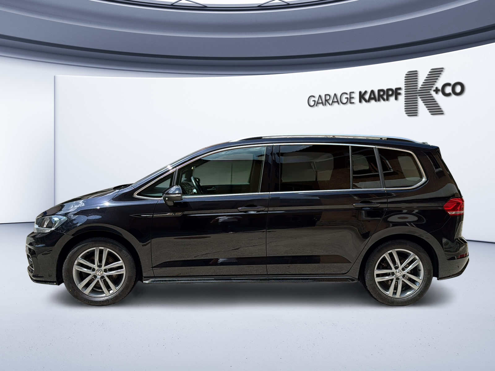 VW Touran Highline, Petrol, Second hand / Used, Automatic - 2