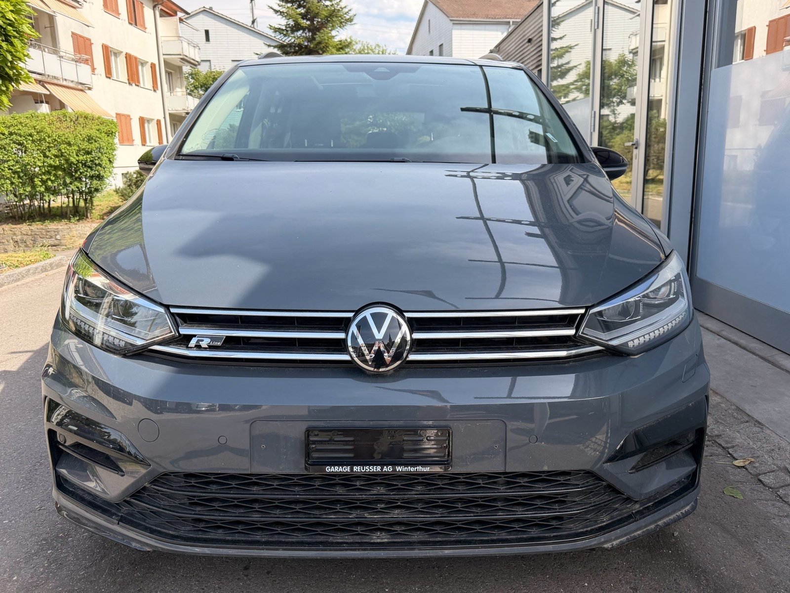 VW Touran 1.5 TSI Highline R-LINE *** TOPAUSGESTATTETER FAMI, Petrol, Second hand / Used, Automatic - 2