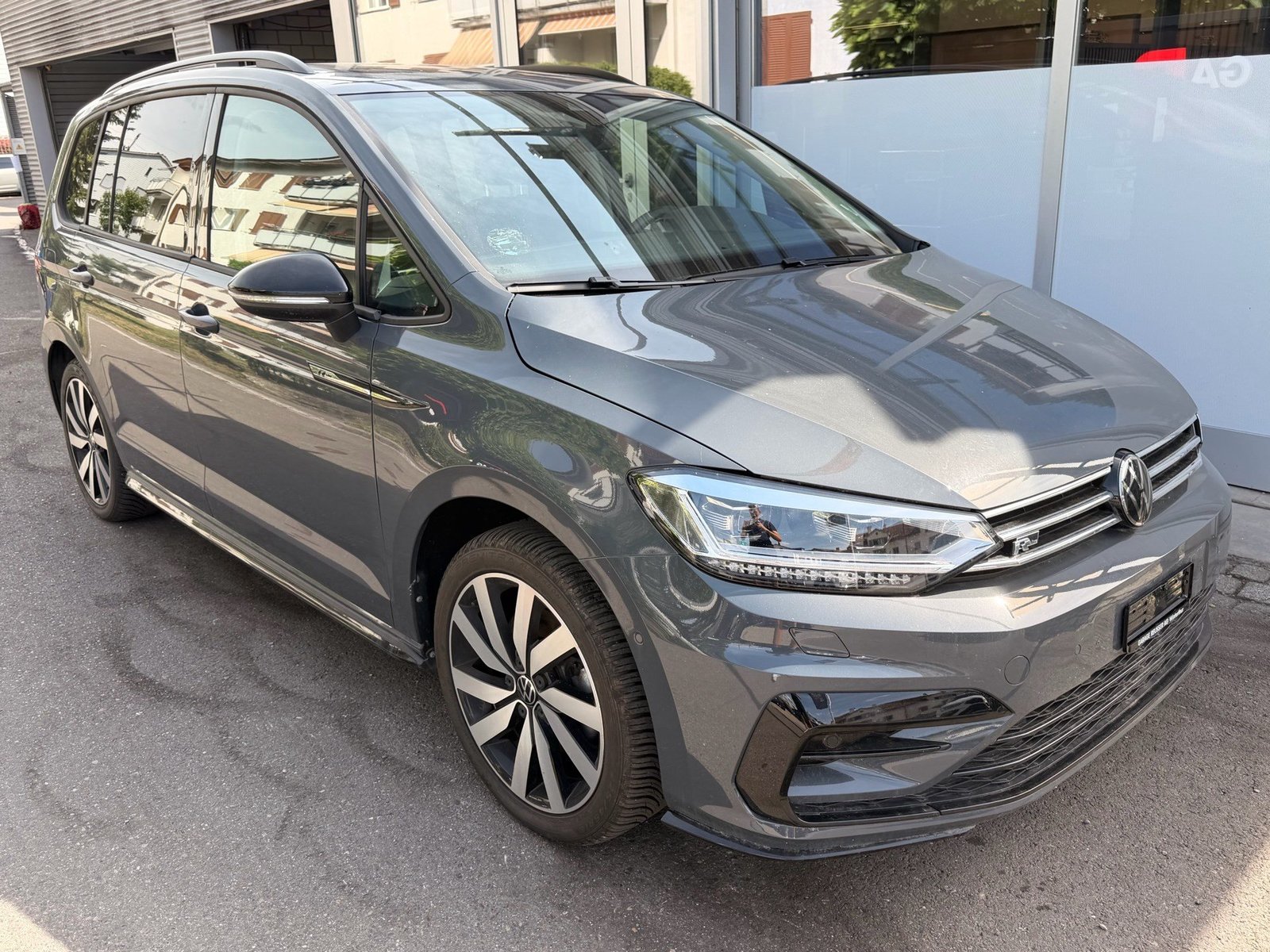 VW Touran 1.5 TSI Highline R-LINE *** TOPAUSGESTATTETER FAMI, Petrol, Second hand / Used, Automatic - 3