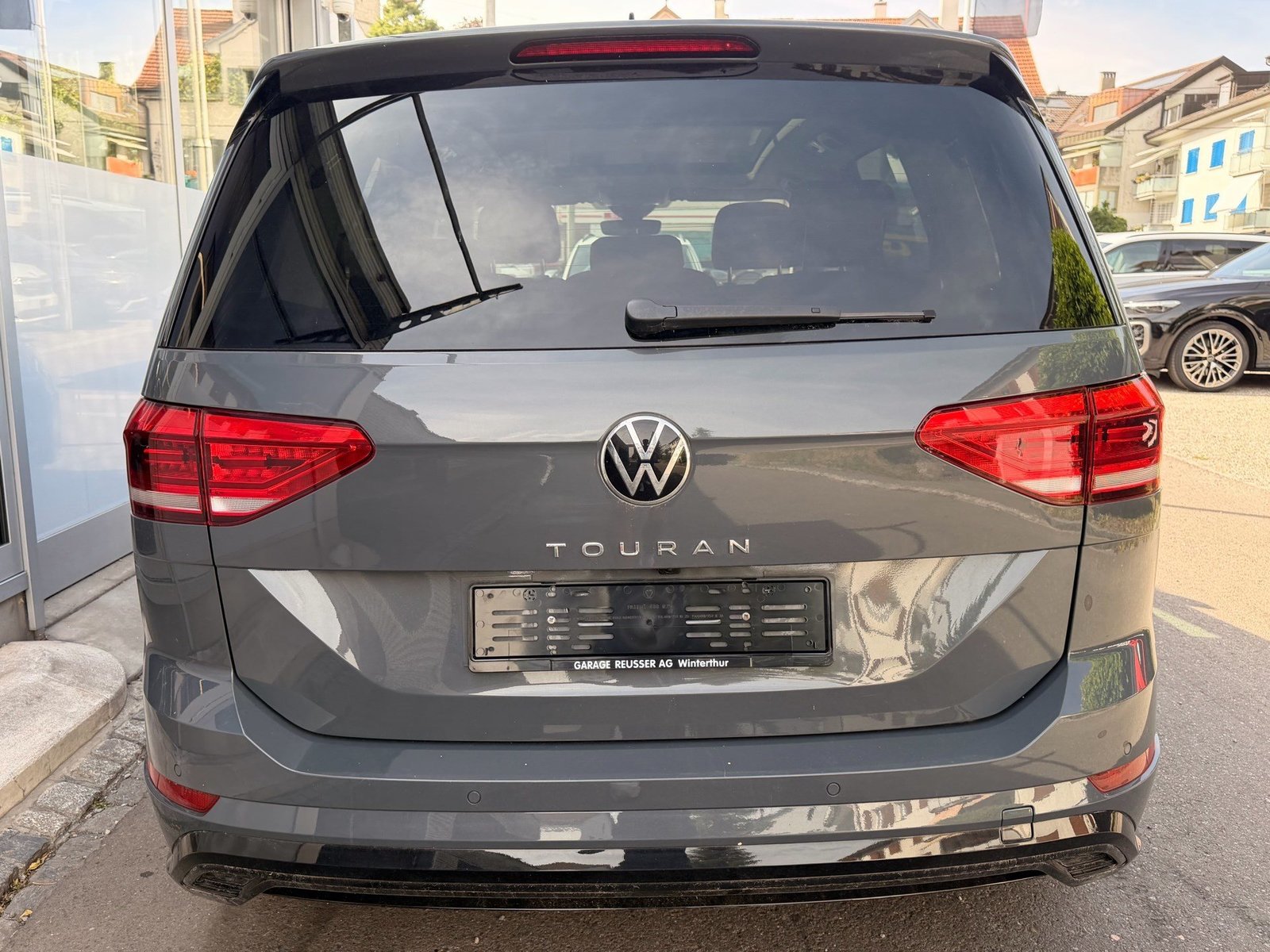 VW Touran 1.5 TSI Highline R-LINE *** TOPAUSGESTATTETER FAMI, Petrol, Second hand / Used, Automatic - 5