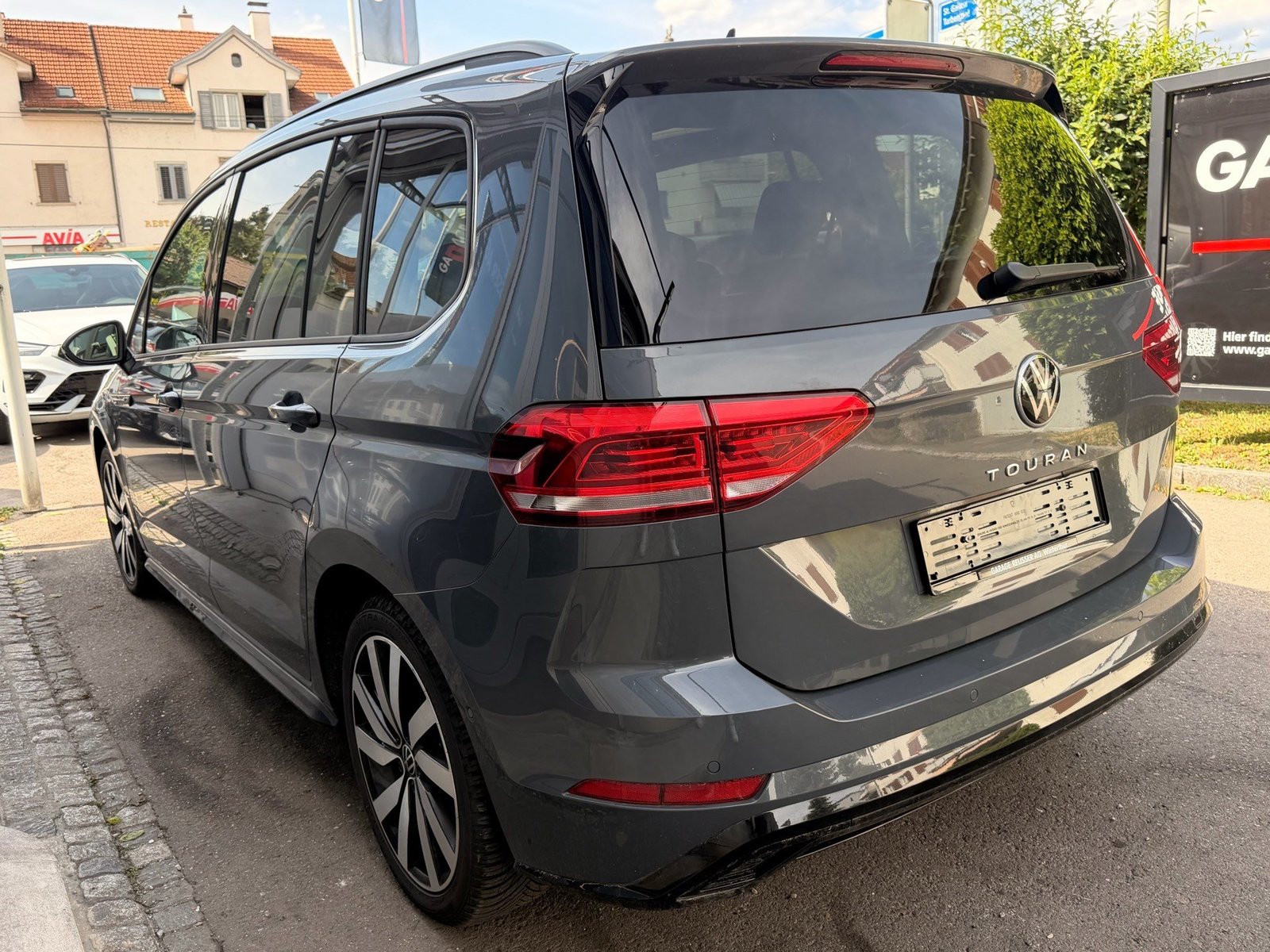 VW Touran 1.5 TSI Highline R-LINE *** TOPAUSGESTATTETER FAMI, Petrol, Second hand / Used, Automatic - 6