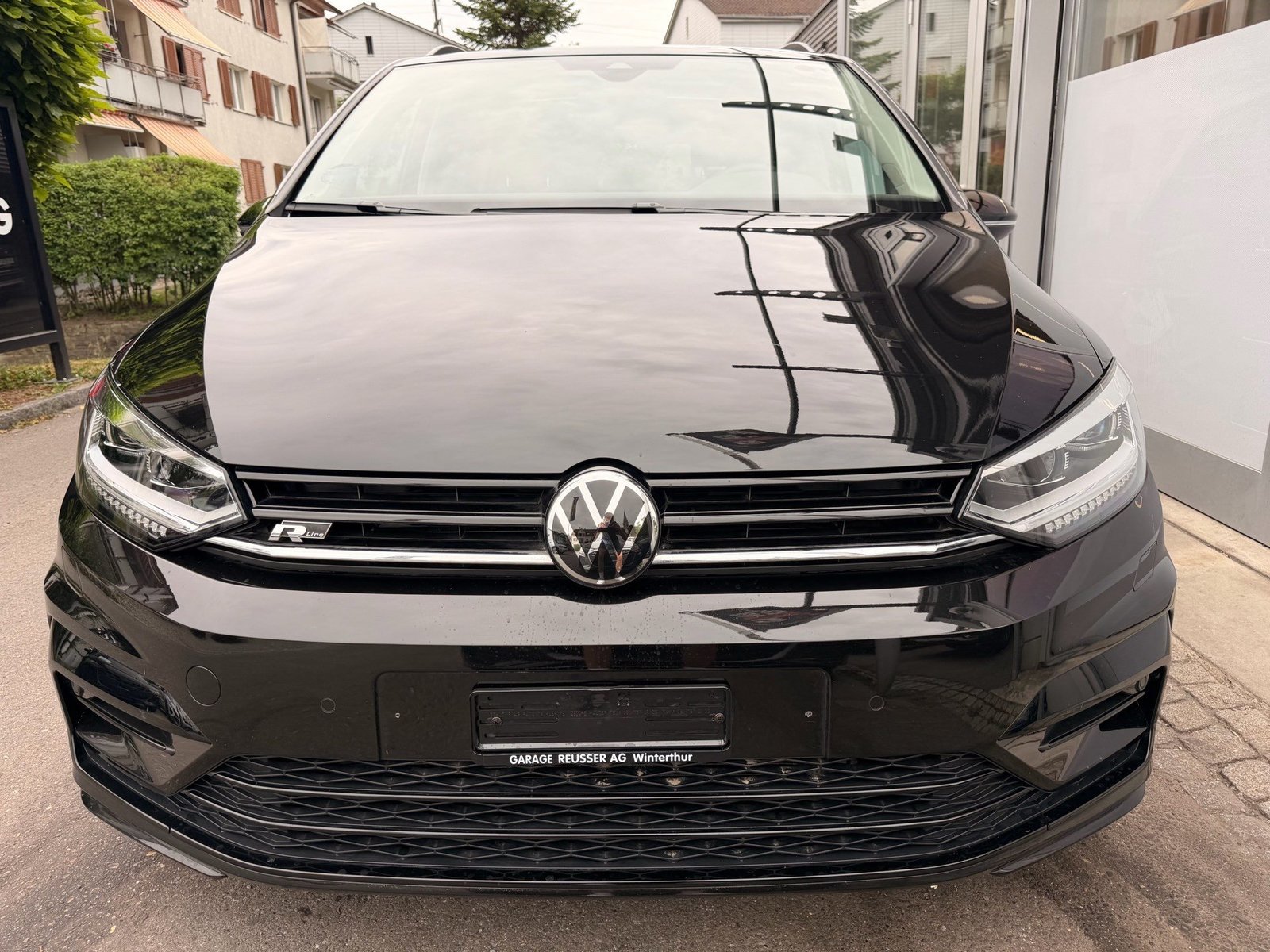 VW Touran 1.5 TSI Highline R-LINE *** TOPAUSGESTATTETER FAMI, Petrol, Second hand / Used, Automatic - 2