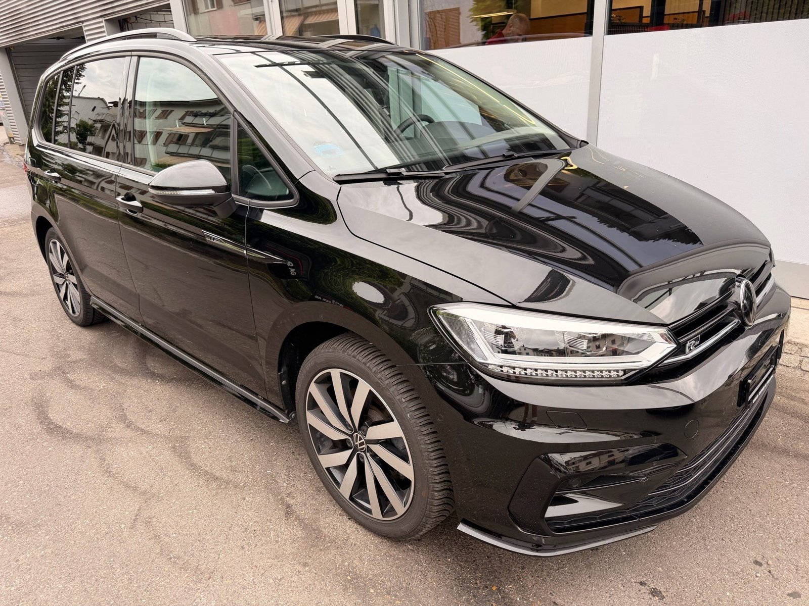 VW Touran 1.5 TSI Highline R-LINE *** TOPAUSGESTATTETER FAMI, Petrol, Second hand / Used, Automatic - 3