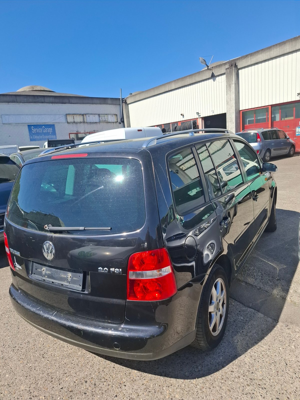 VW Touran 2.0 FSI Trendline, Petrol, Second hand / Used, Manual - 4