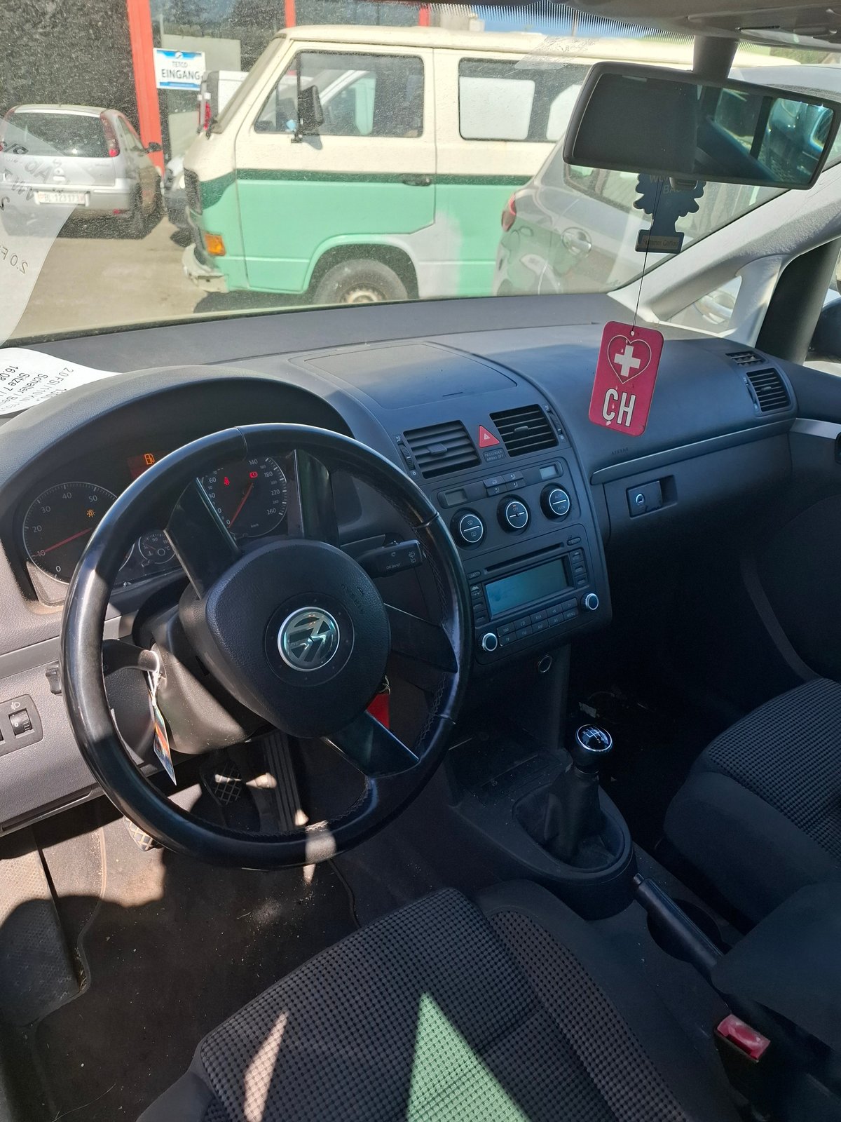 VW Touran 2.0 FSI Trendline, Petrol, Second hand / Used, Manual - 7