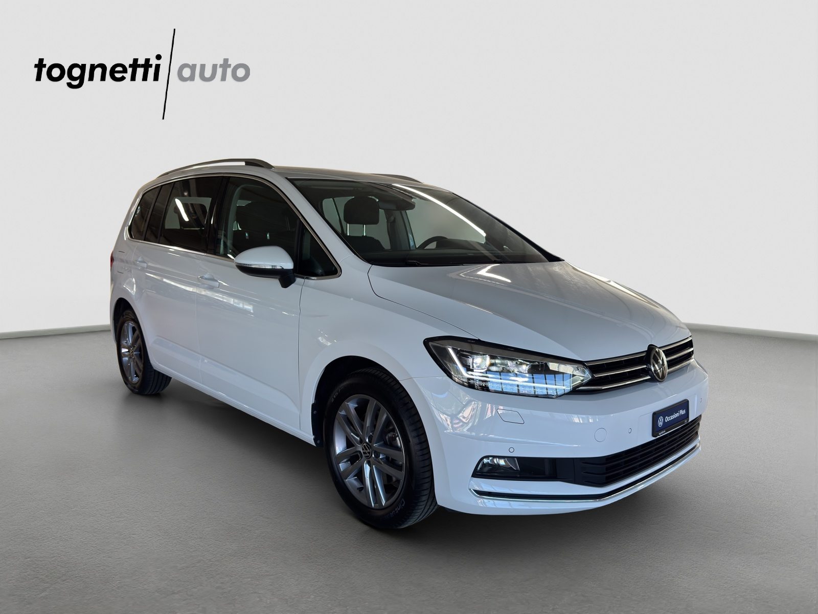 VW Touran Highline, Petrol, Second hand / Used, Automatic - 2