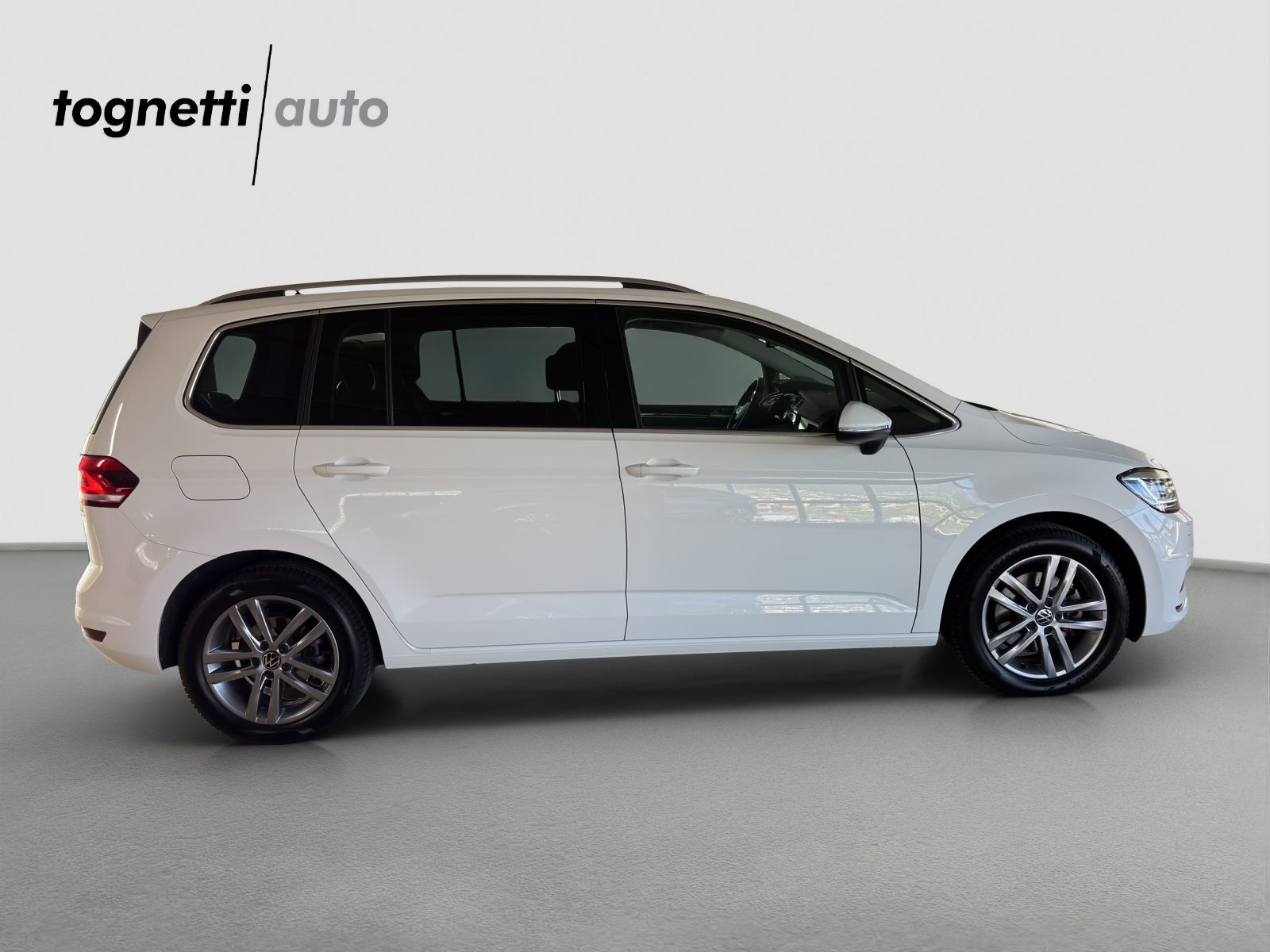 VW Touran Highline, Petrol, Second hand / Used, Automatic - 3