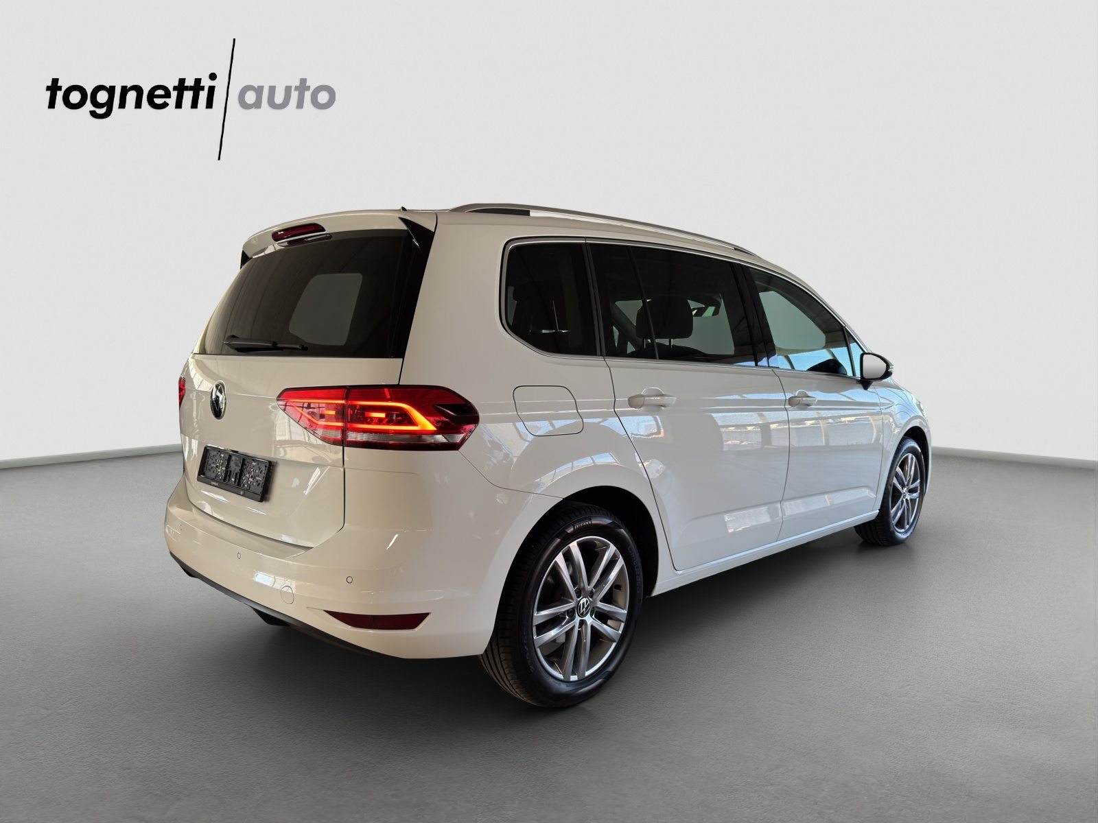VW Touran Highline, Petrol, Second hand / Used, Automatic - 4
