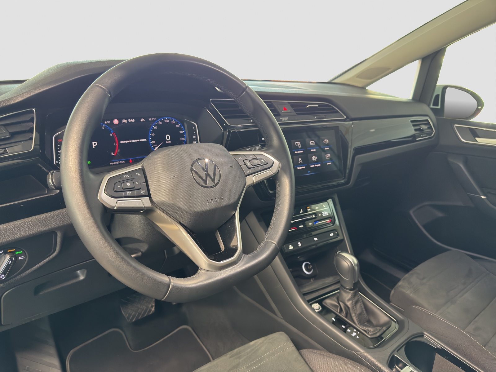 VW Touran Highline, Petrol, Second hand / Used, Automatic - 7