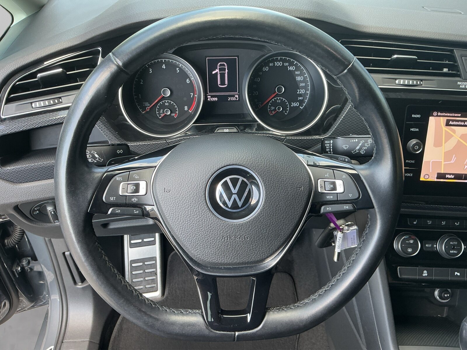 VW Touran UNITED, Essence, Occasion / Utilisé, Automatique - 5