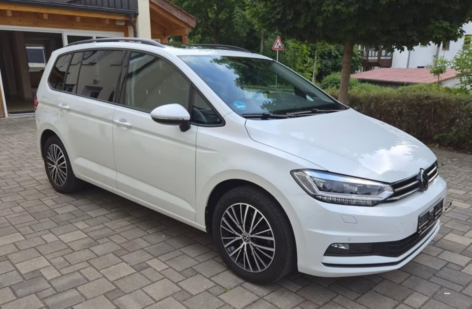 VW Touran 1.5 TSI Comfortline DSG *** PANORAMADACH ANHÄNGE