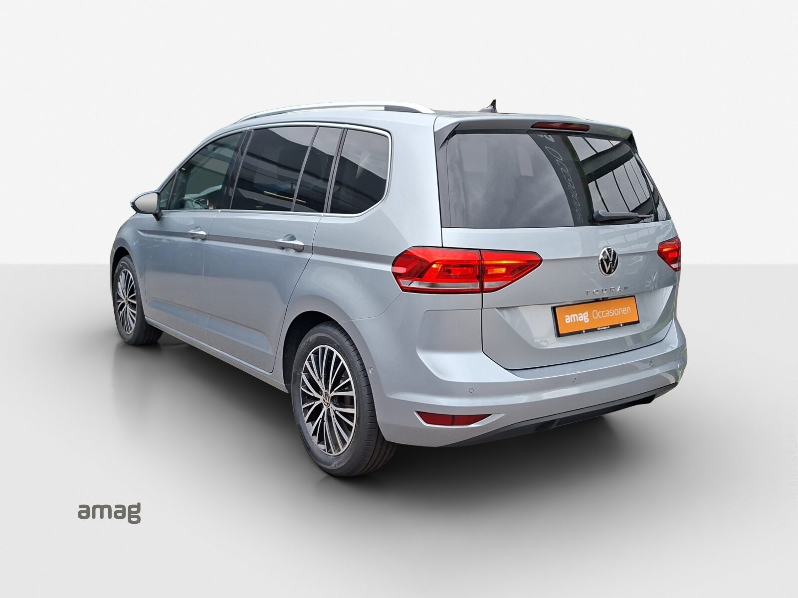 VW Touran Highline, Petrol, Second hand / Used, Automatic - 3