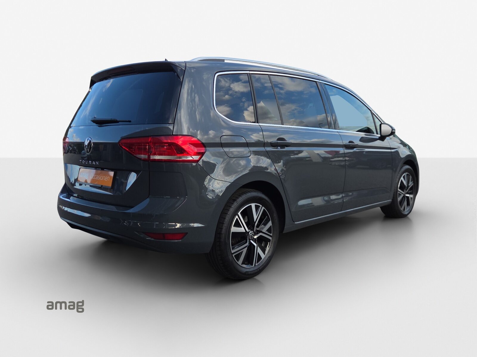 VW Touran Highline, Petrol, Second hand / Used, Automatic - 5