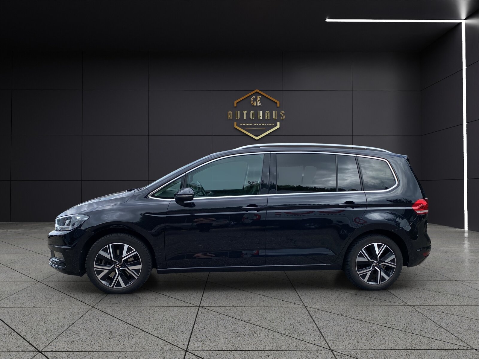 VW Touran 1.5 TSI EVO Comfortline DSG 7 Sitze, Benzin, Occasion / Gebraucht, Automatik - 2