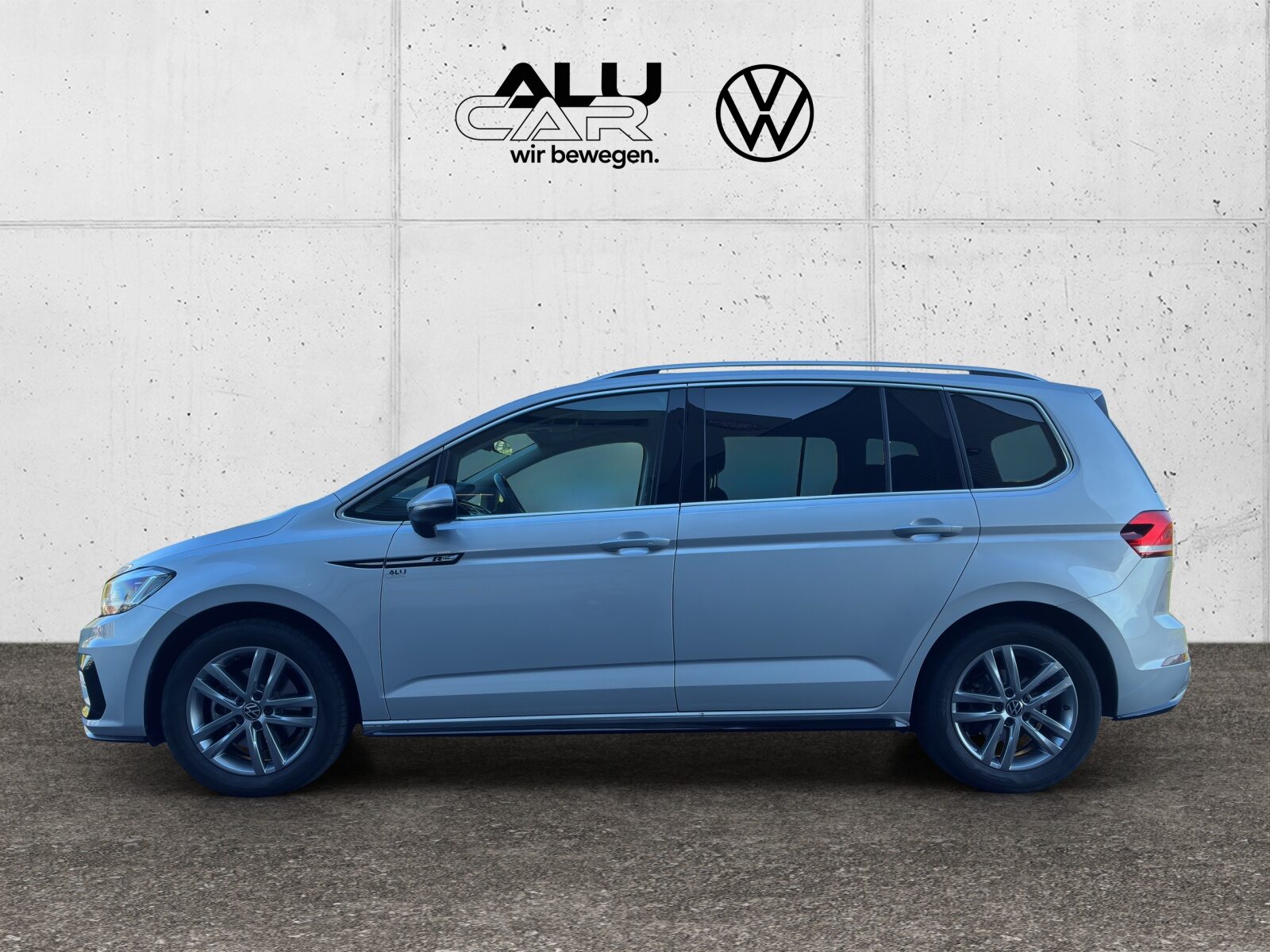 VW Touran Highline, Petrol, Second hand / Used, Automatic - 2