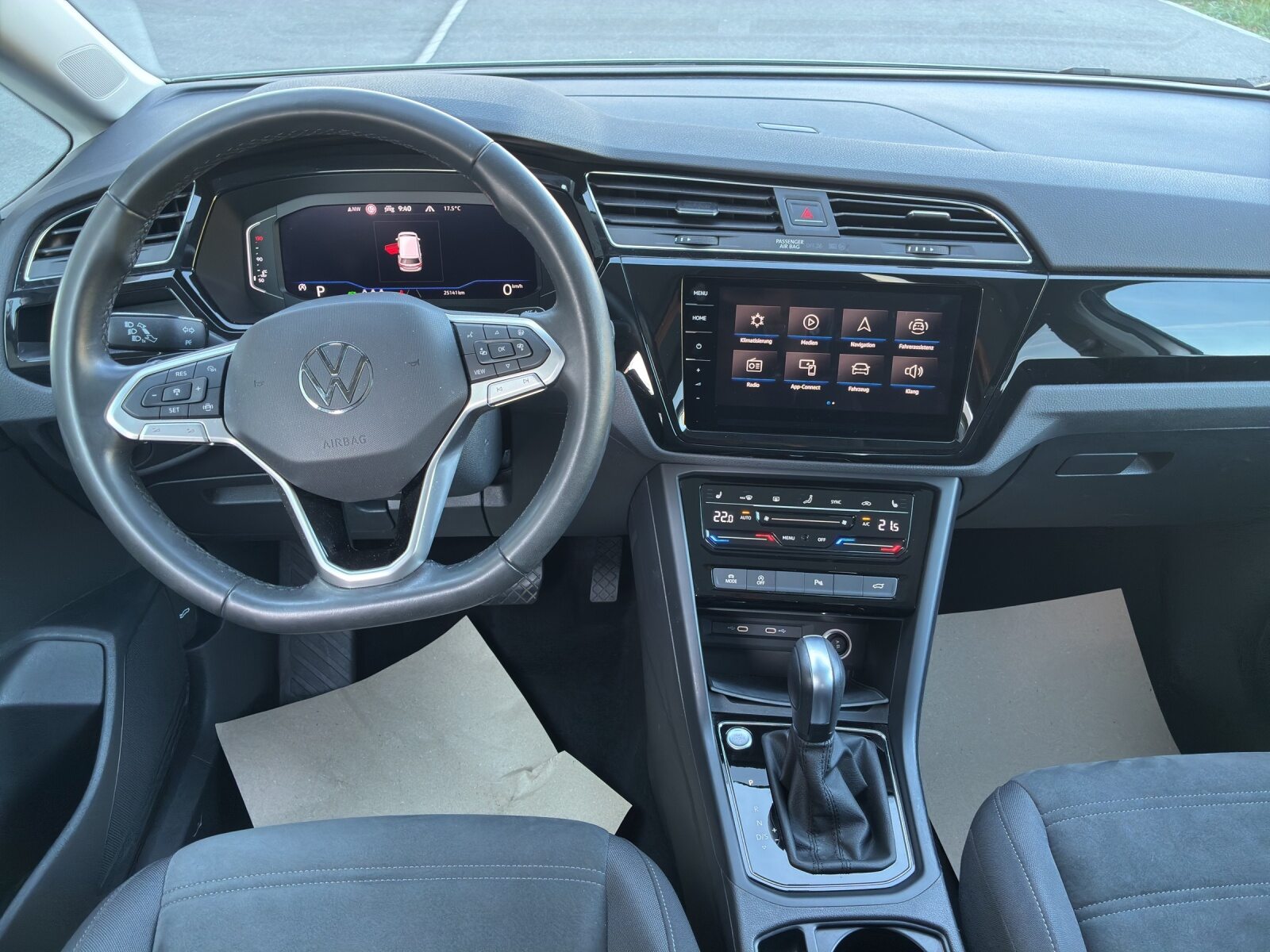 VW Touran Highline, Petrol, Second hand / Used, Automatic - 7
