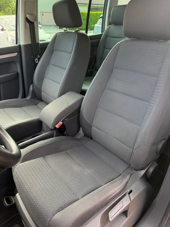 VW TOURAN 2.0 FSI Trendline, Petrol, Second hand / Used, Automatic - 6