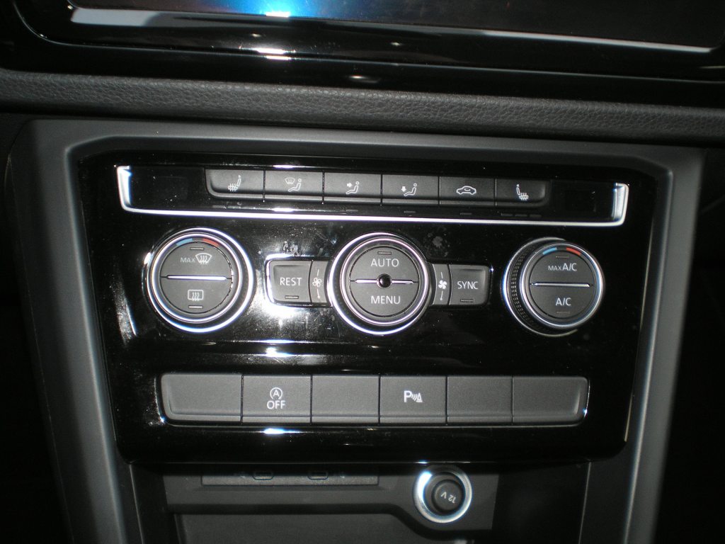 VW TOURAN 1.5 TSI Comfortline DSG, Benzin, Occasion / Gebraucht, Automatik - 7