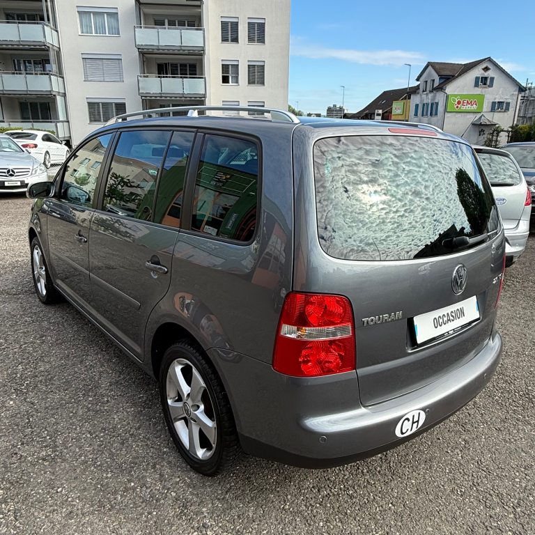 VW TOURAN 2.0 FSI Trendline, Petrol, Second hand / Used, Automatic - 4