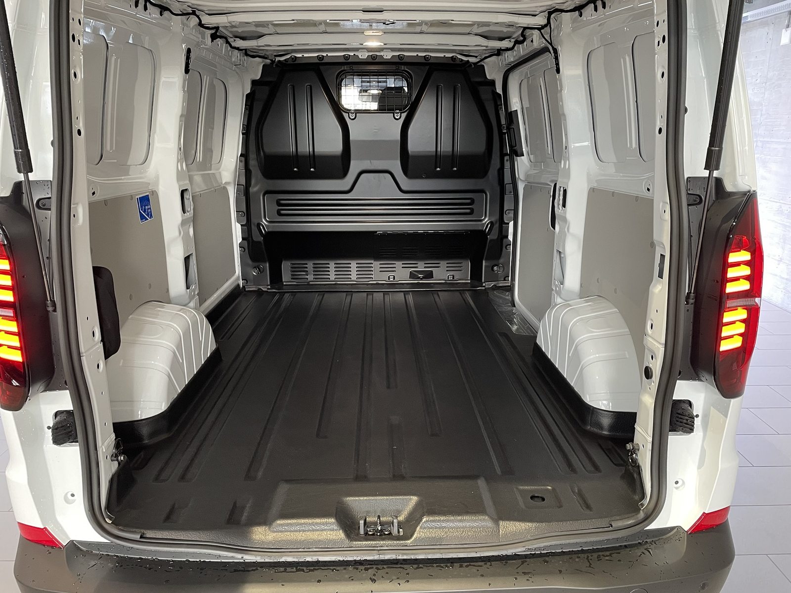 VW Transporter Kastenwagen RS 3100mm, Diesel, Occasion / Utilisé, Automatique - 7
