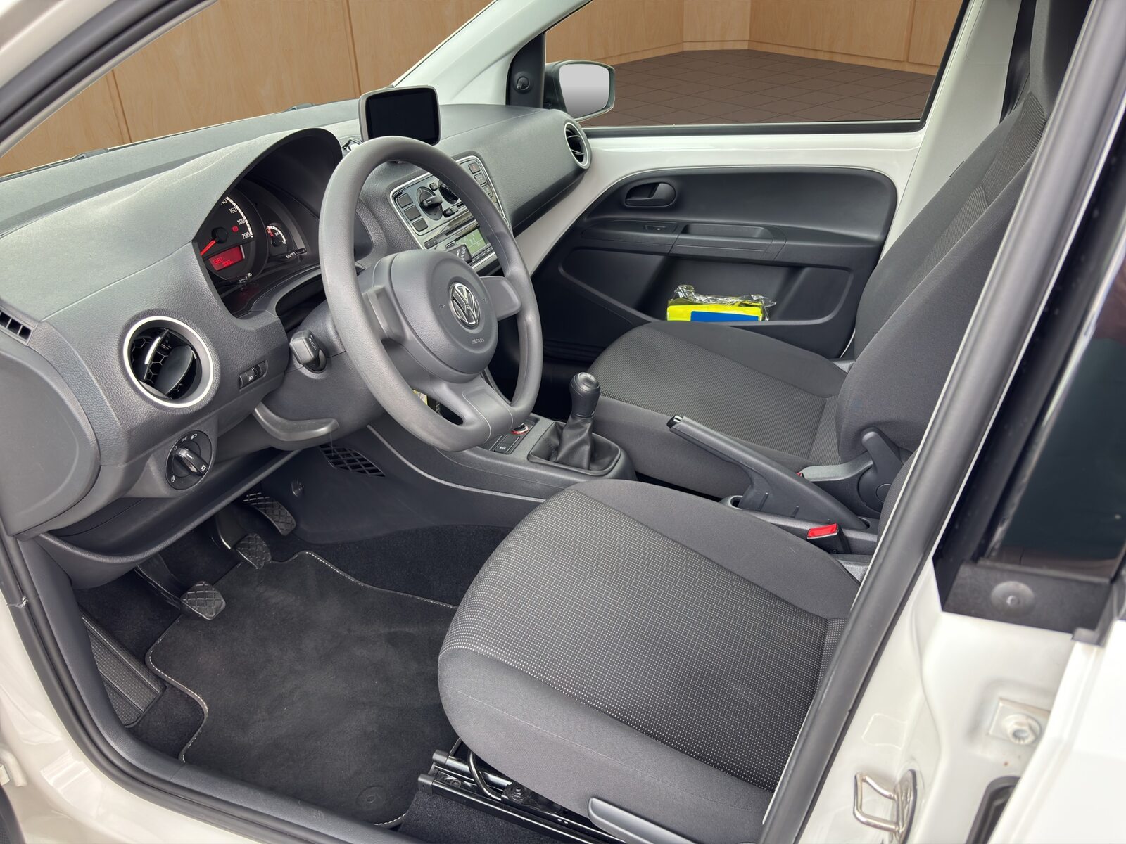 VW up! pure up!, Petrol, Second hand / Used, Manual - 7