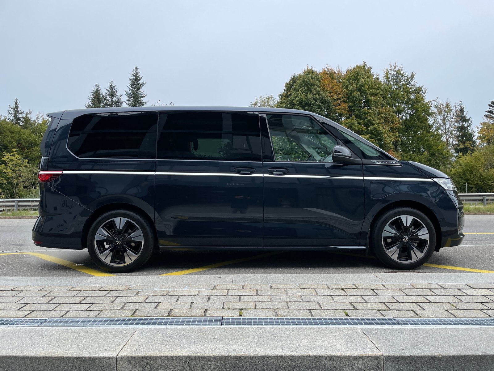 VW VW Multivan 1.5 eHybrid Style Lang DSG 4M Allrad, Hybride Rechargeable Essence/Électricité, Voiture nouvelle, Automatique - 4