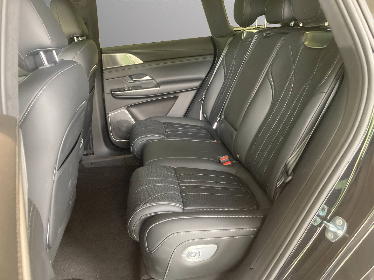 Xpeng G9 Performance AWD, Electric, New car, Automatic - 5
