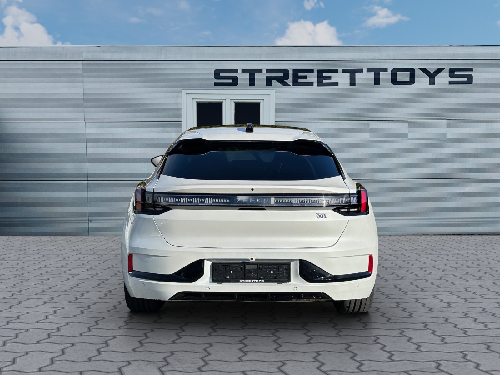 ZEEKR 001 96kWh Performace AWD, Electric, New car, Automatic - 4