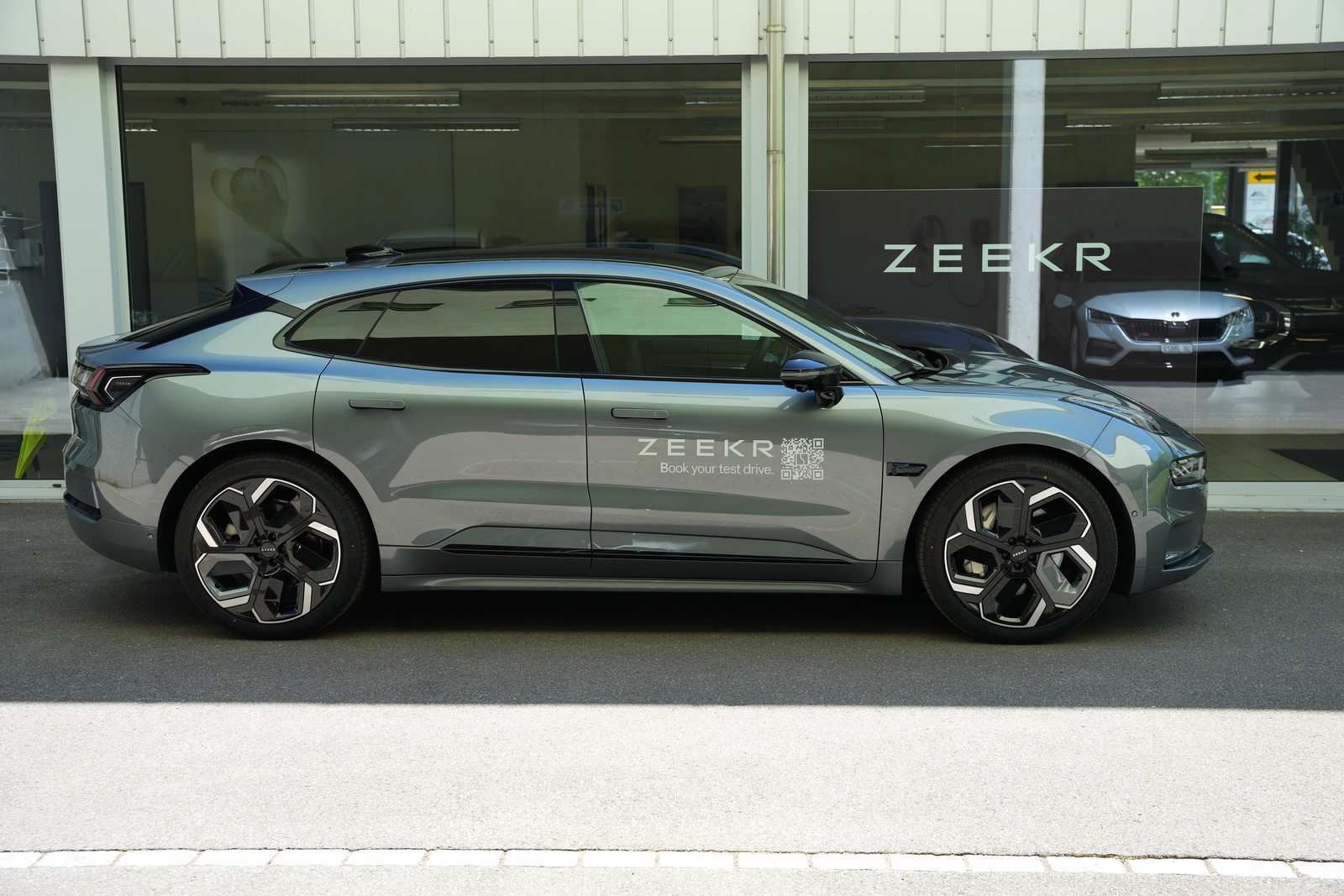 ZEEKR 001 Performance AWD, Electric, Ex-demonstrator, Automatic - 3