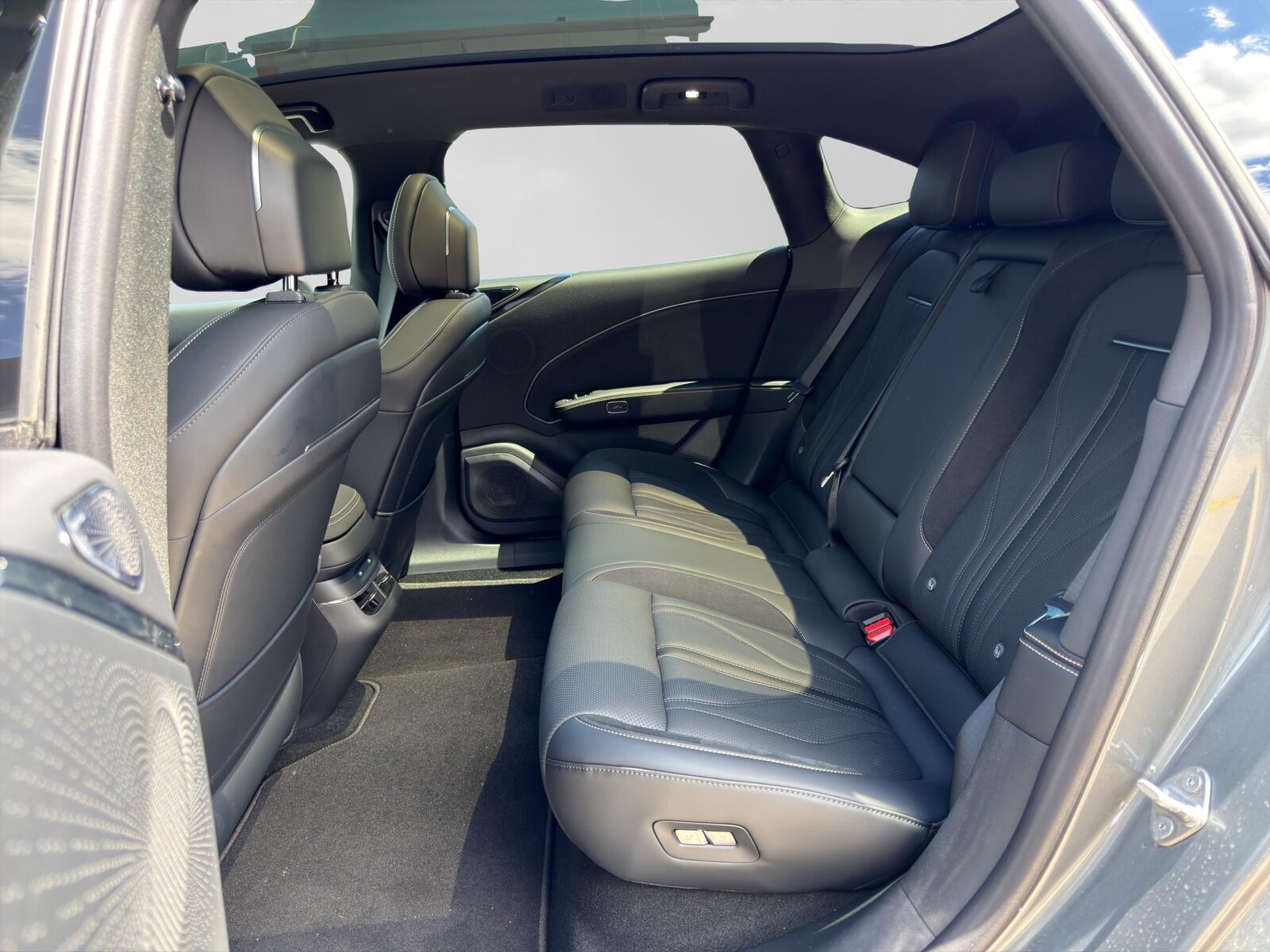 ZEEKR 7GT Privilege AWD, Electric, Ex-demonstrator, Automatic - 7