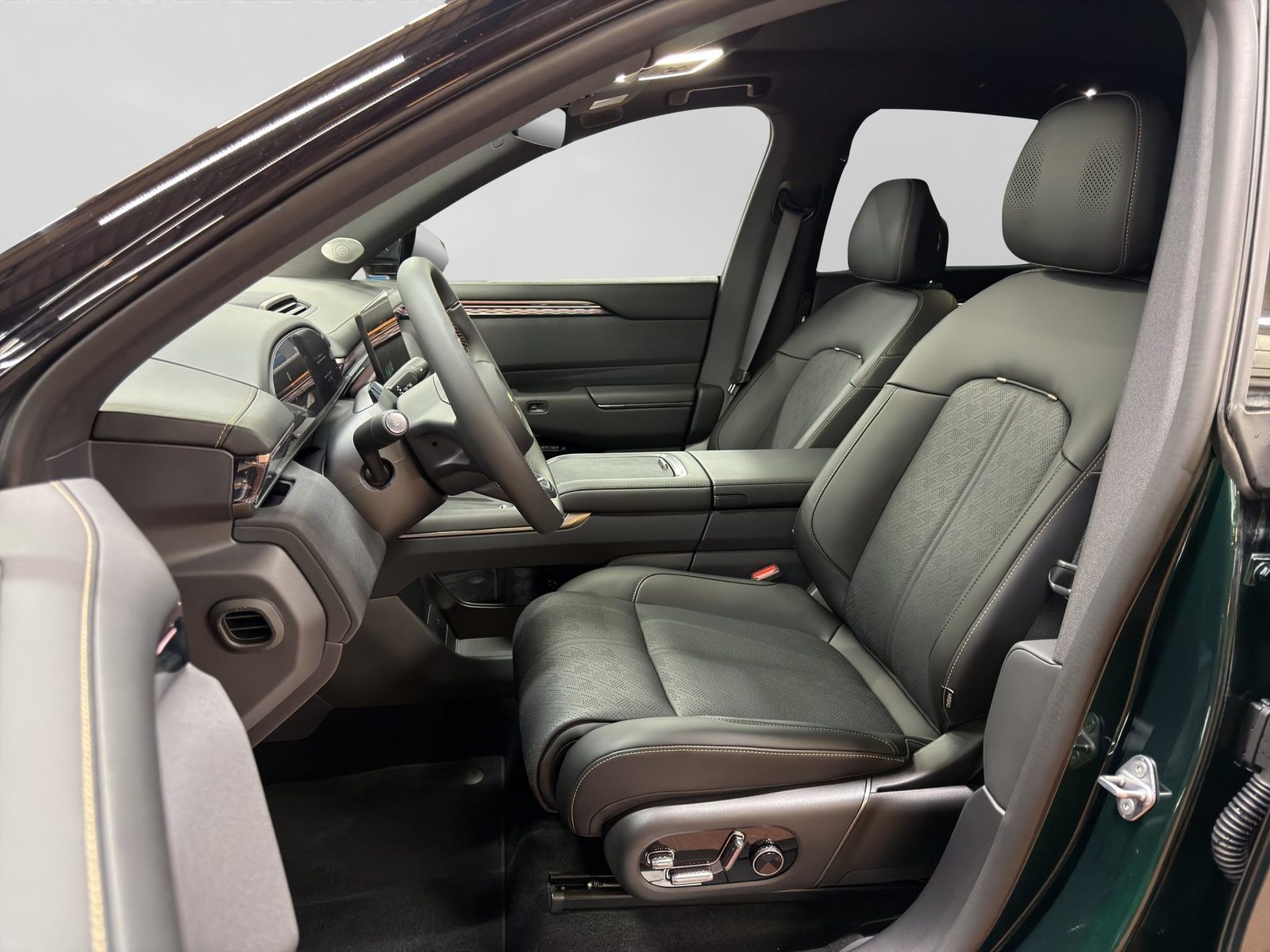 ZEEKR 7X Privilege AWD, Electric, Ex-demonstrator, Automatic - 2