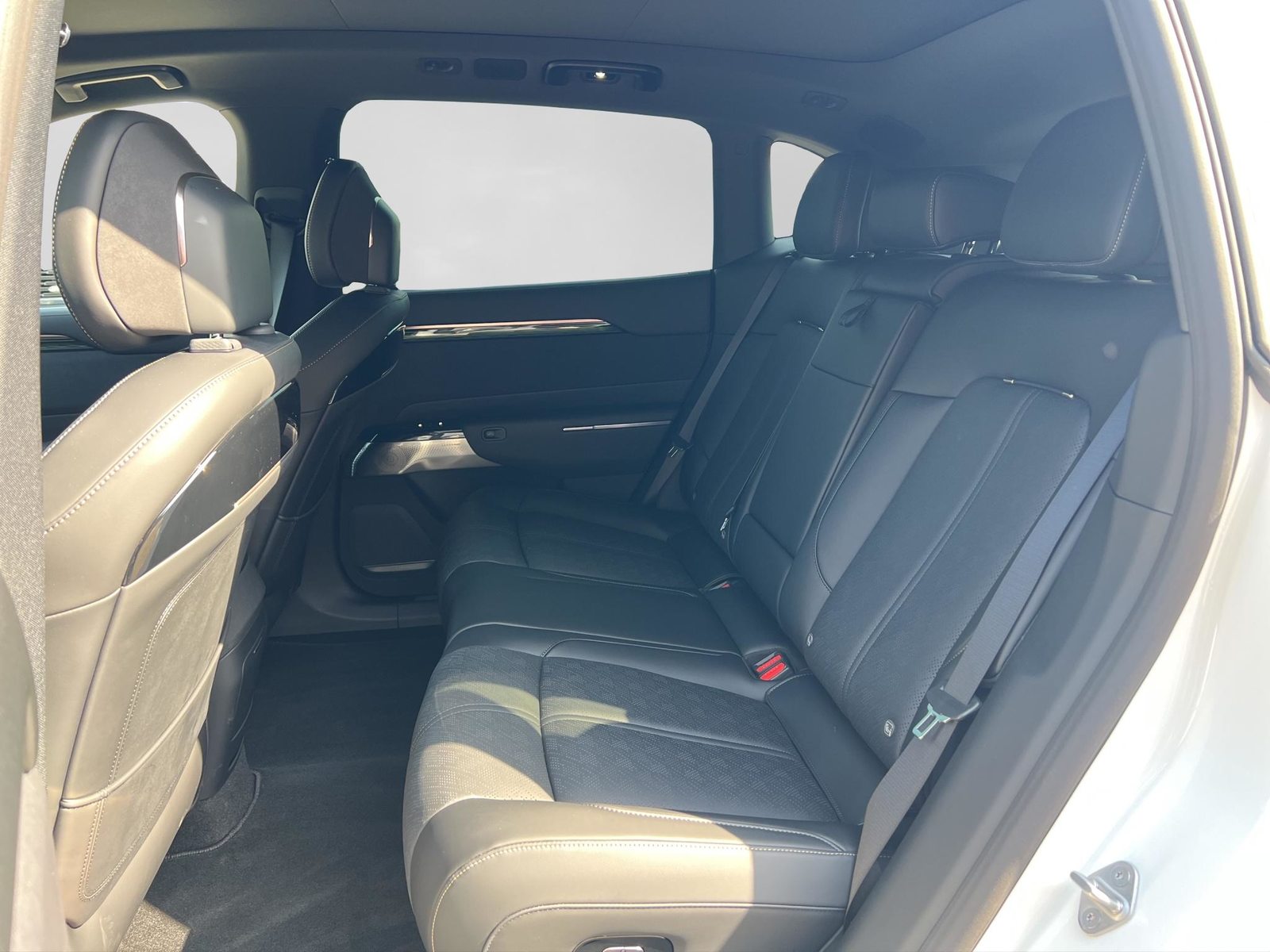 ZEEKR 7X Privilege AWD, Electric, Ex-demonstrator, Automatic - 7
