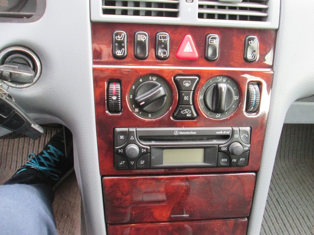 Mercedes Benz E Klasse S210 Kombi Petrol Id 3193675