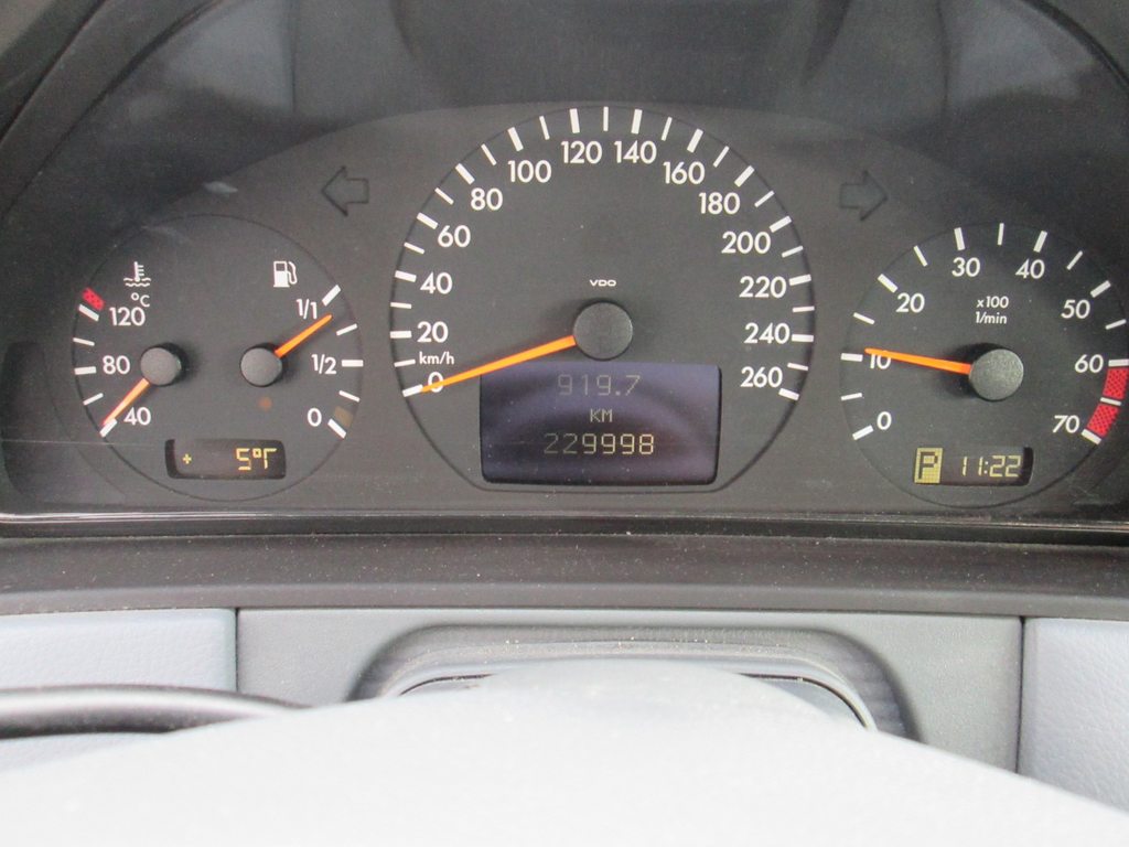 Mercedes Benz E Klasse S210 Kombi Petrol Id 3193675