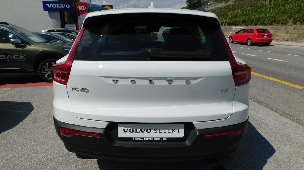 VOLVO XC40 1.5 T3 Momentum Light, Benzin, Occasion / Gebraucht, Automat